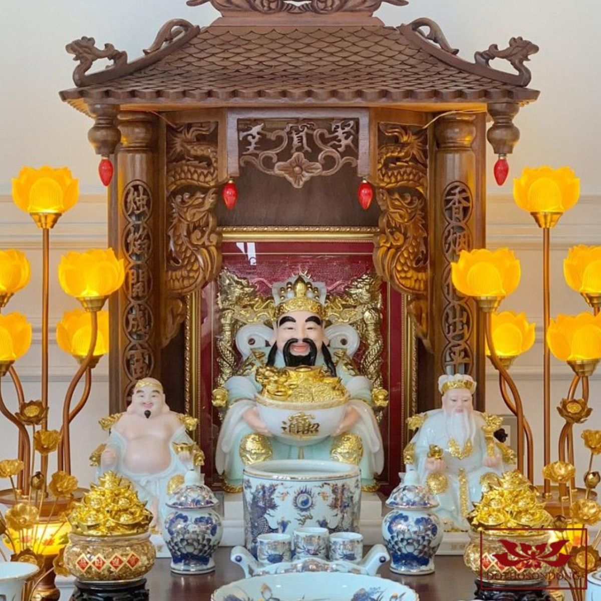 Bày trí bàn thờ Thần Tài Ông Địa cho gia đình kinh doanh, buôn bán