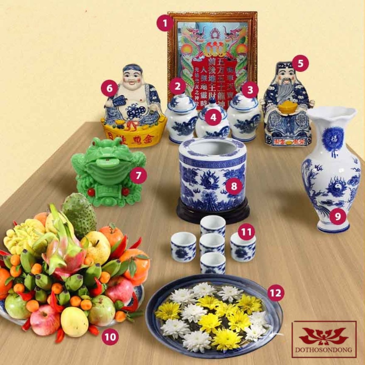 Chuẩn bị tươm tất đồ vật trên bàn thờ Thần tài Thổ địa