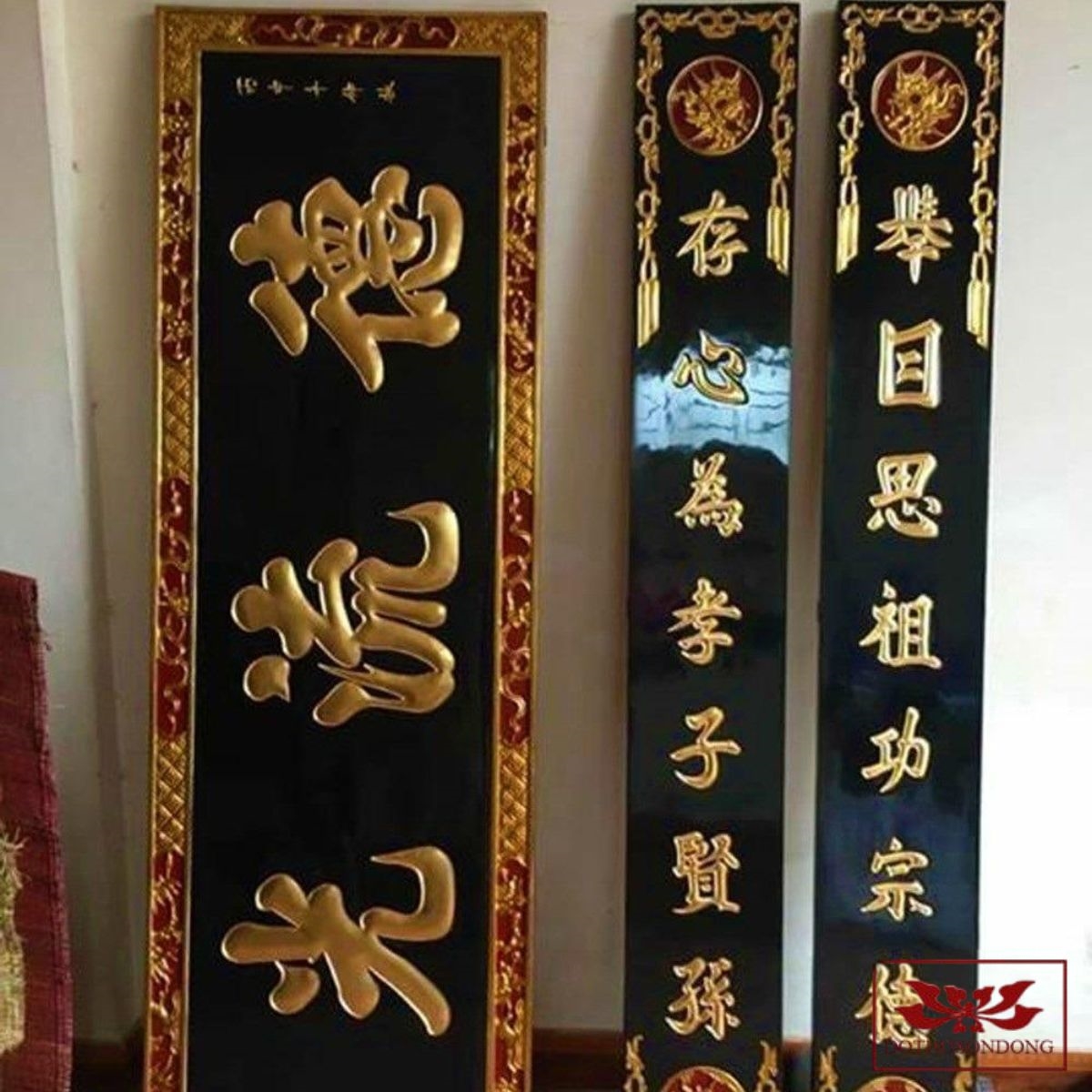 Lắp đặt hoành phi câu đối gỗ mít an toàn cho sức khỏe