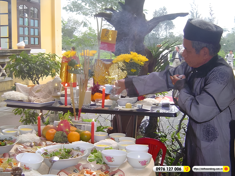 van khan tat nien ngoai troi 1